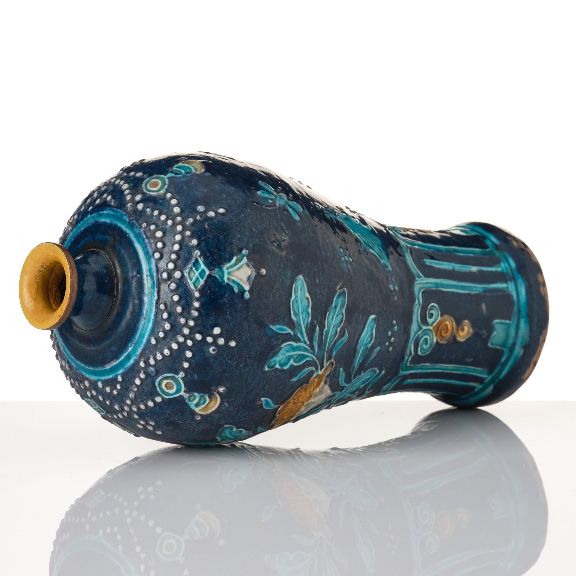 A fahua meiping vase, Ming dynasty (1368-1644).