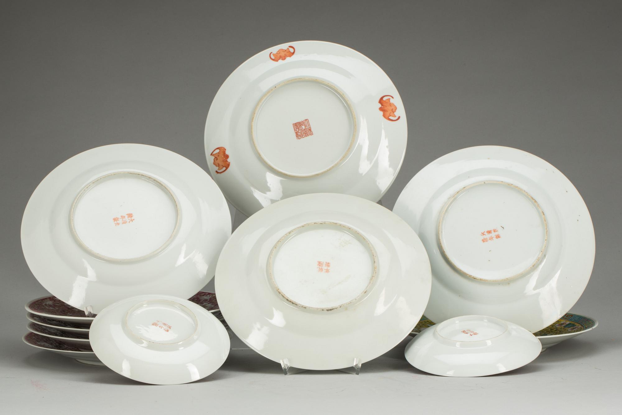 TALLRIKAR, 9+2 st. Porslin. Kina, 1900-tal.