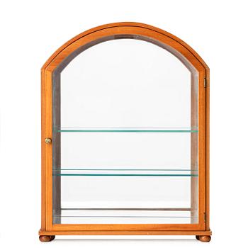 Josef Frank, a showcase cabinet model "2070", Firma Svenskt Tenn, mid-20th century.