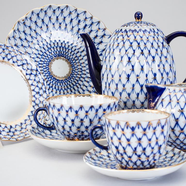 A coffee and teset of 21 pieces in porcelain, "Cobalt net", Lomonsov.