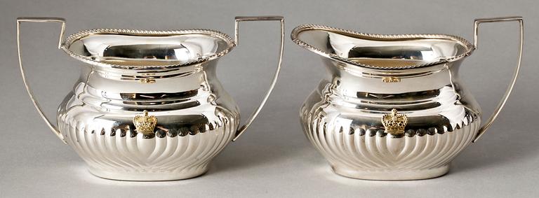 KAFFE- OCH TESERVIS, 4 delar. Nysilver. England. 1900-talets andra hälft.