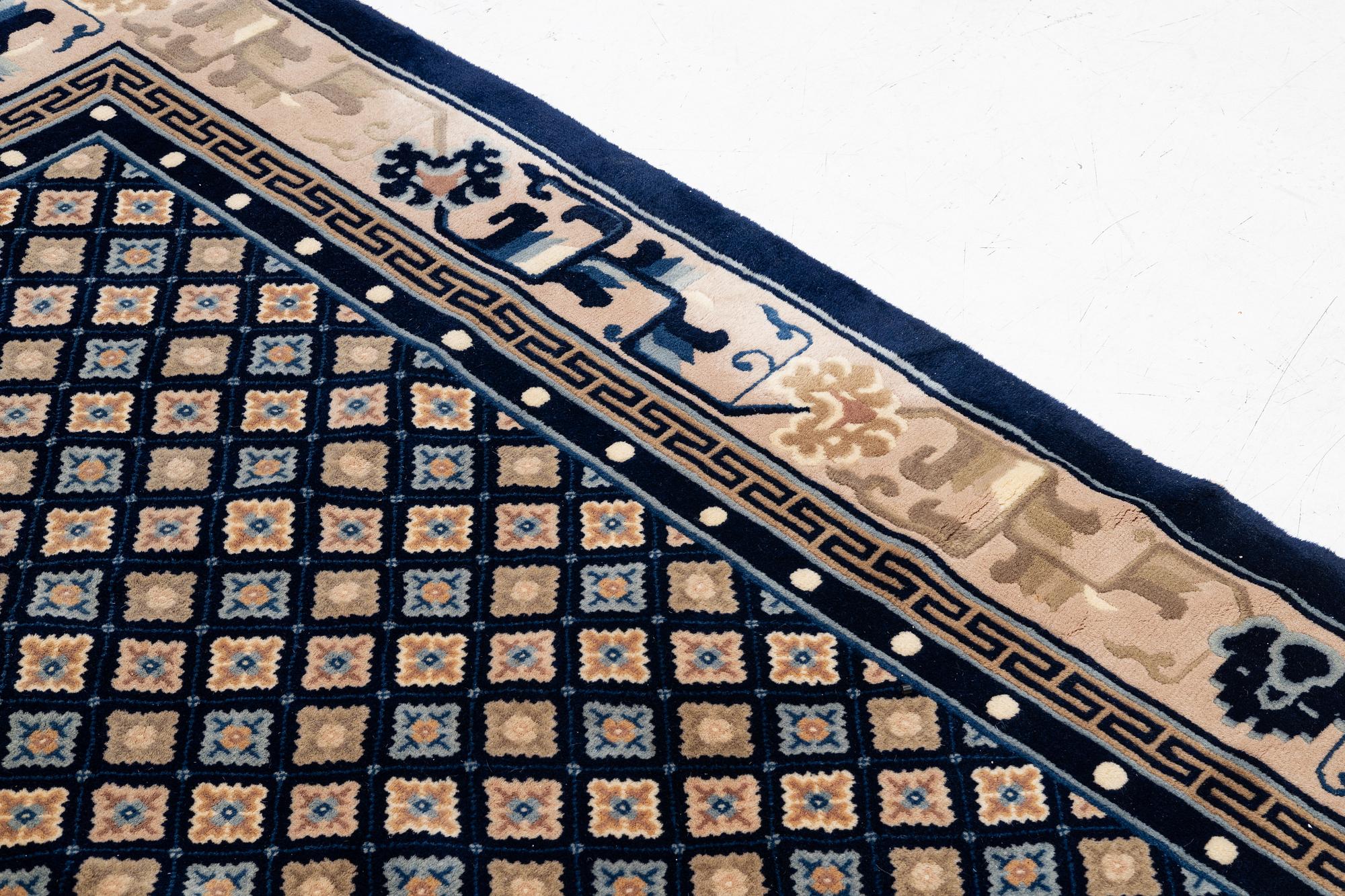 Carpet China, approx. 290 x 190 cm.