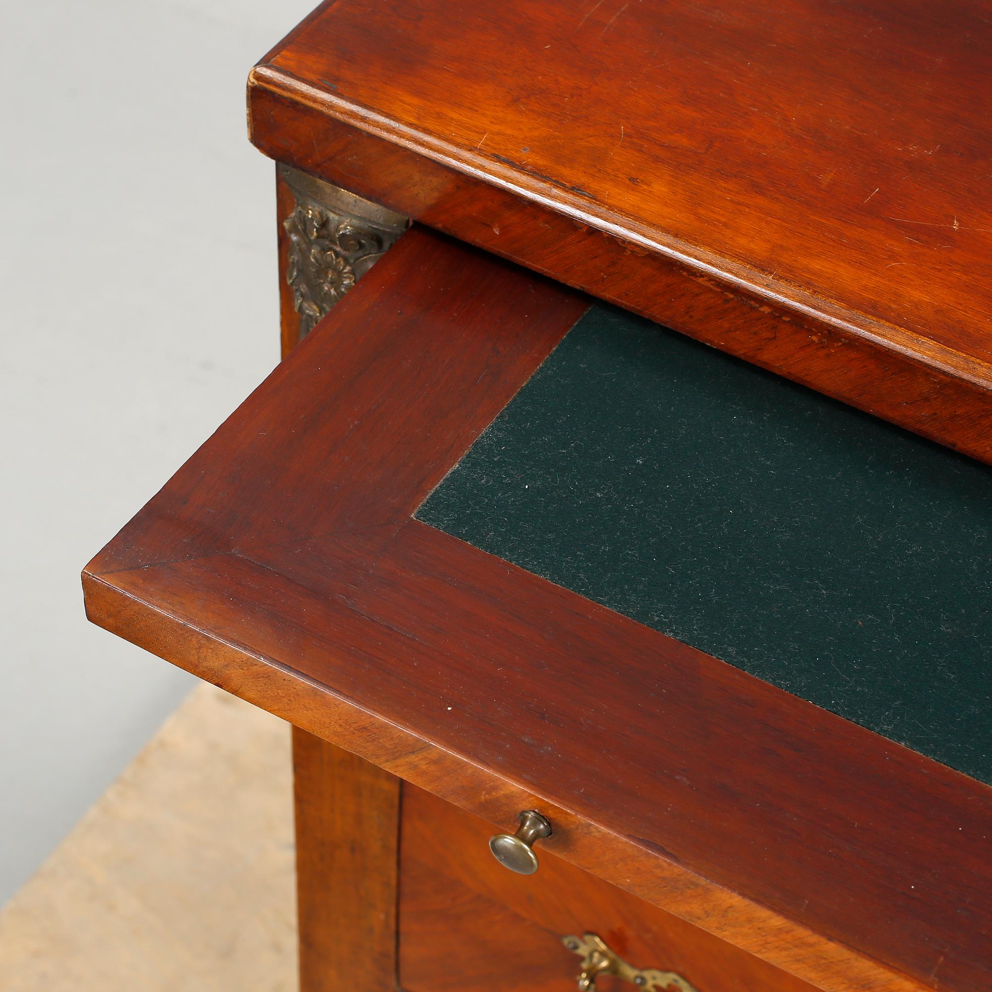 BYRÅ, senempire 1800-tal.