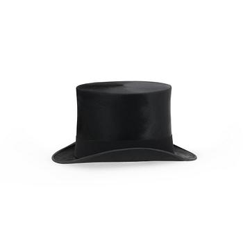 364. SCOTT & CO, a black felt top hat and leather case.