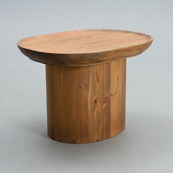 AXEL EINAR HJORTH, A COFFEE TABLE. Utö. For Nordiska Kompaniet (NK). 1930s.