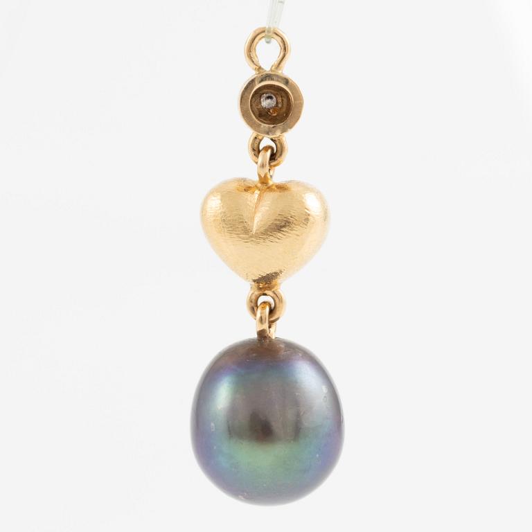 Ole Lynggaard, charm, "sweet drops", gold, brilliant-cut diamond and pearl.