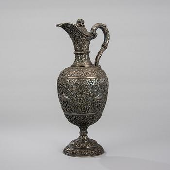 VINKANNA, sterlingsilver, Oomersi Mawji/Bhuj, Kutch, Indien, ca 1880-90. Vikt 1094g.