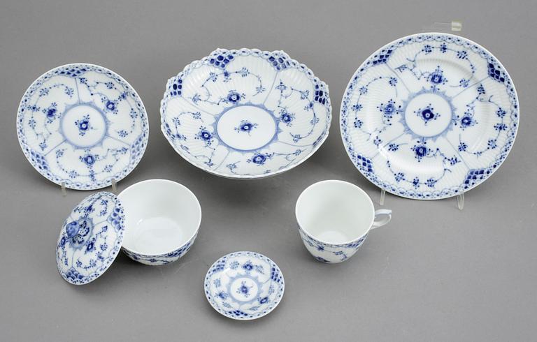KAFFESERVIS, 27 delar, porslin, "Musselmalet", Royal Copenhagen, 27+1 delar.