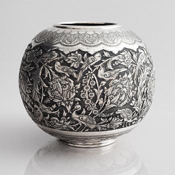 Vas, silver, Persien, 1900-talets första hälft.