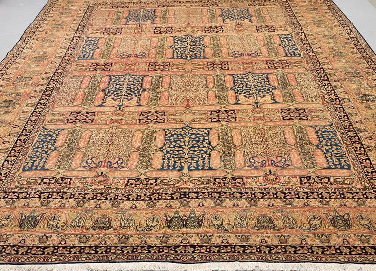 A carpet, semi-antique Kerman Laver, ca 524 x 344 cm.