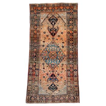 450. A RUG. An antique Kashan part silk, a so called Motachem. 200 x 95,5-108 cm.