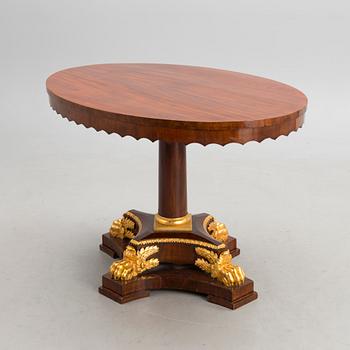 A RUSSIAN EMPIRE TILT TOP TABLE, early 19th century.