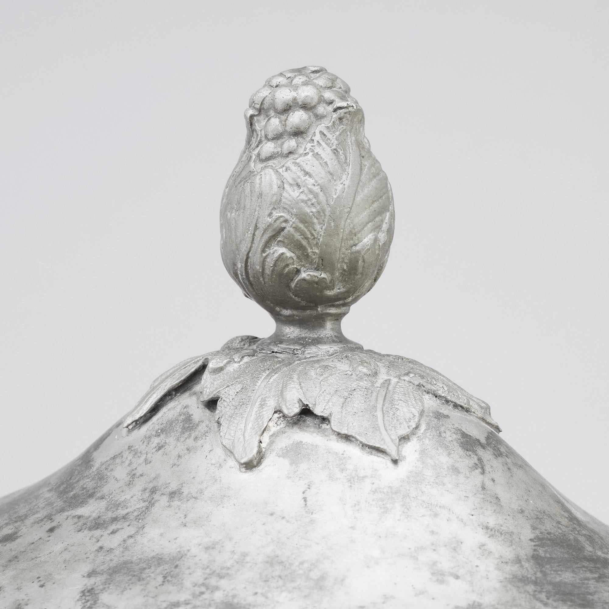 Terrin med lock av Eric Pettersson Krietz (mästare i Stockholm 1753-95/1805), 1780.