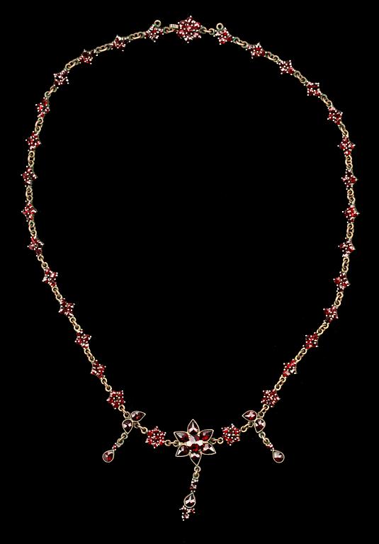 SMYCKEN, 5 st, granater och markasiter, 1800-1900-tal.