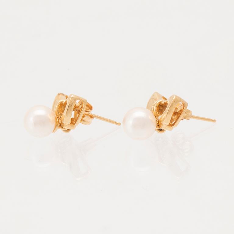 A pair of 18K gold with cultured pearls.