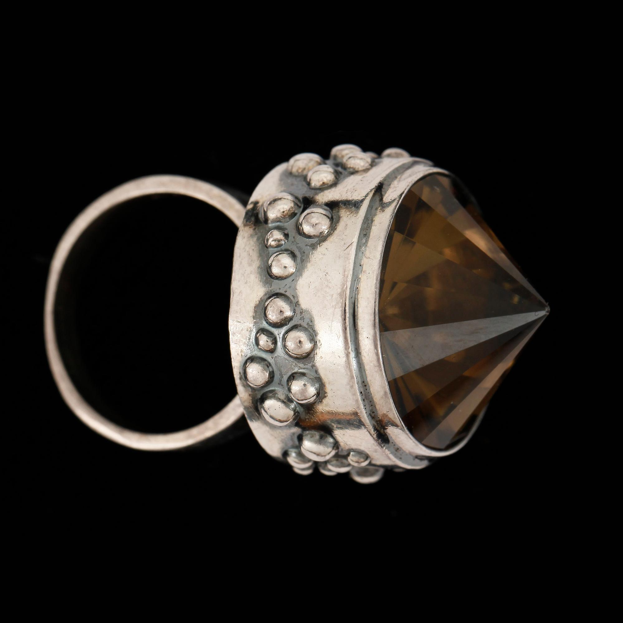 RING, sterlingsilver, E. Granit & Co, Helsingfors 1968. Vikt ca 13 gram.