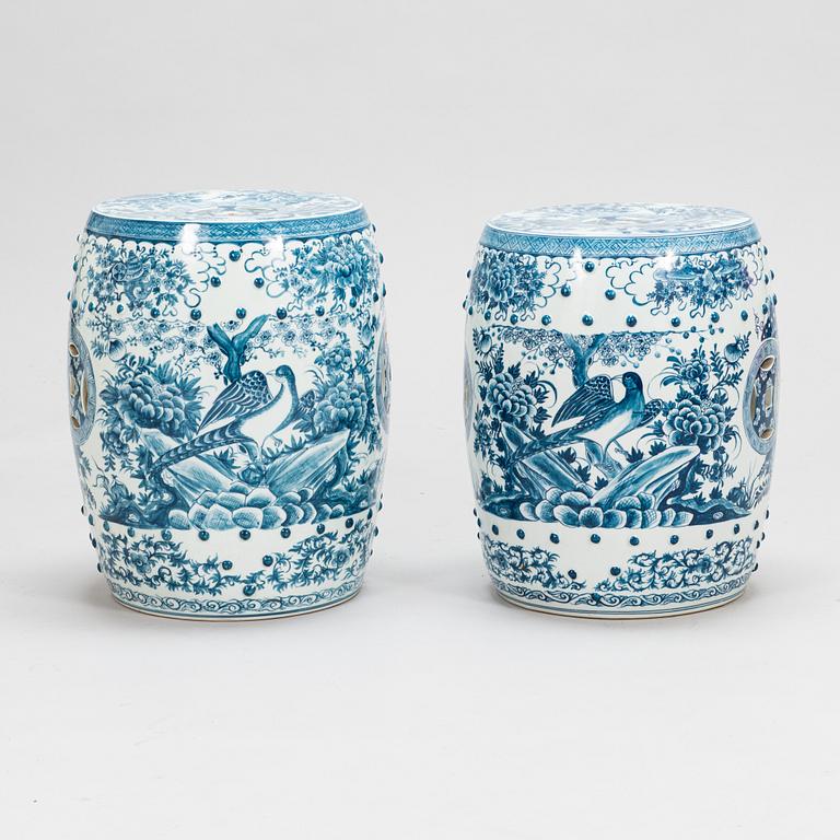 Two Chinese blue and white porcelain garden seats, the latter half of the 20th century.