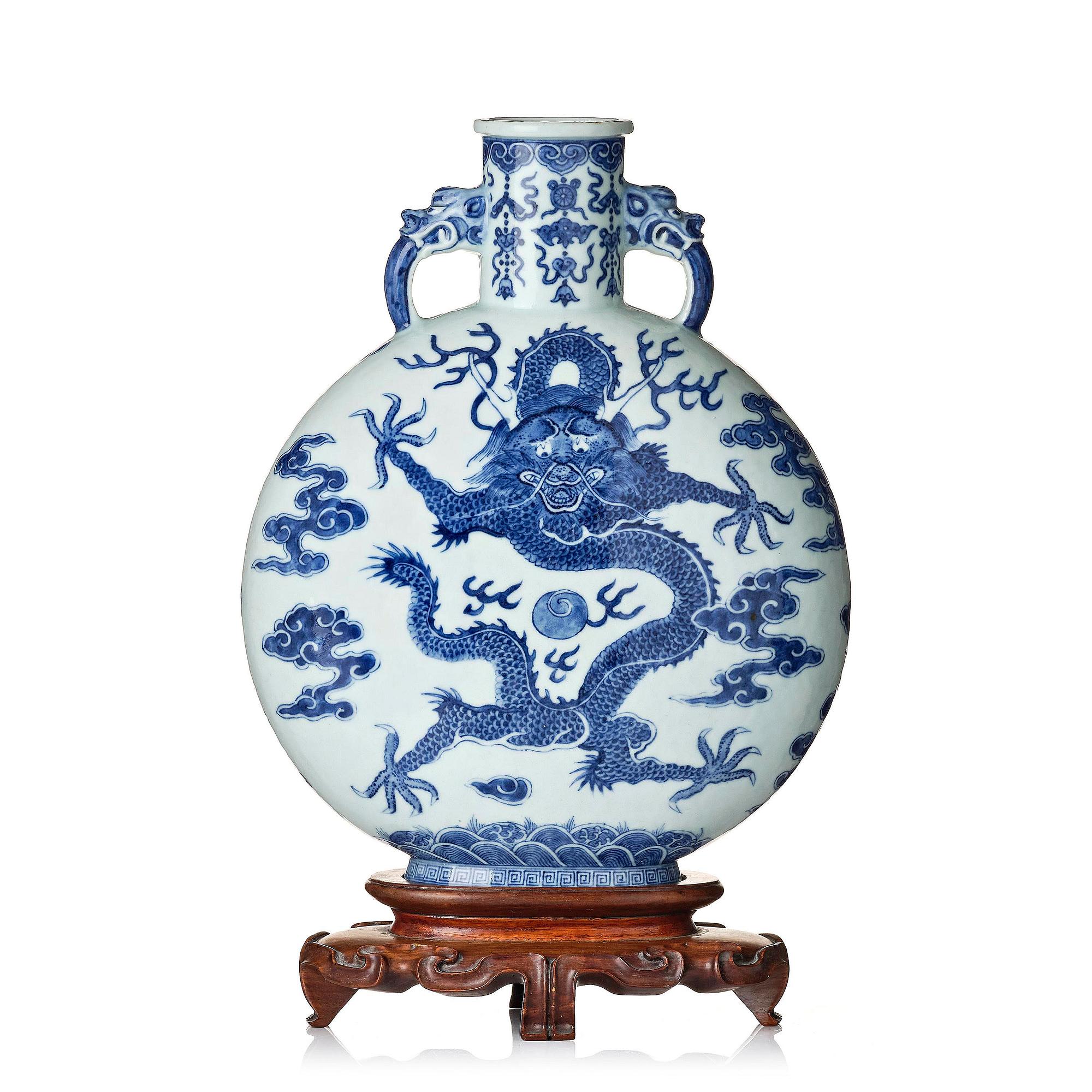 A blue and white 'dragon' moon flask, bianhu, Qing dynasty, 19th century.