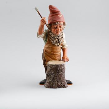 FIGUR, terrakotta, tomte, omkring år 1900.