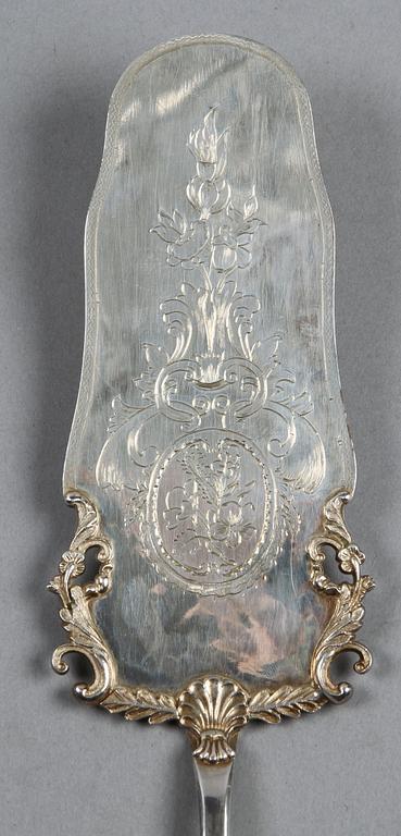 TÅRTSPADE, silver, nyrokoko. Elisabeth Bergström, Lidköping, 1860. Ca 146 g.