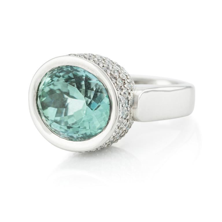 A Gaudy platinum ring with a faceted tourmaline and round brilliant-cut diamonds.