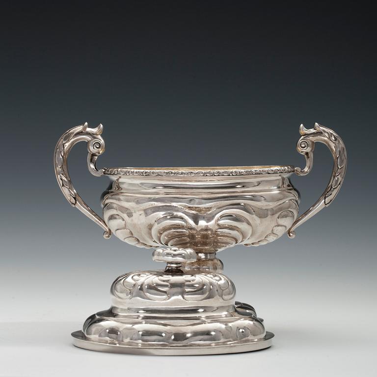 SOCKERSKÅL, 13L silver. G.E. Dehio Tallinn 1810-57. Höjd 20 cm. Vikt 627 g.