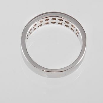 RING, 18k vitguld med 20 briljantslipade diamanter, ca 1.16  ct. Vikt 7 g.