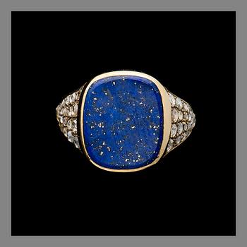 RING, 14K guld (56), lapis lazuli, rosenslipade diamanter. Vikt ca 5,5 g.