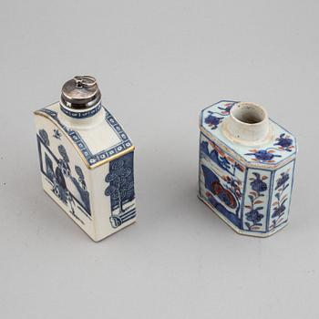 Two Chinese tea caddies, Qing dynasty, 18th Century.