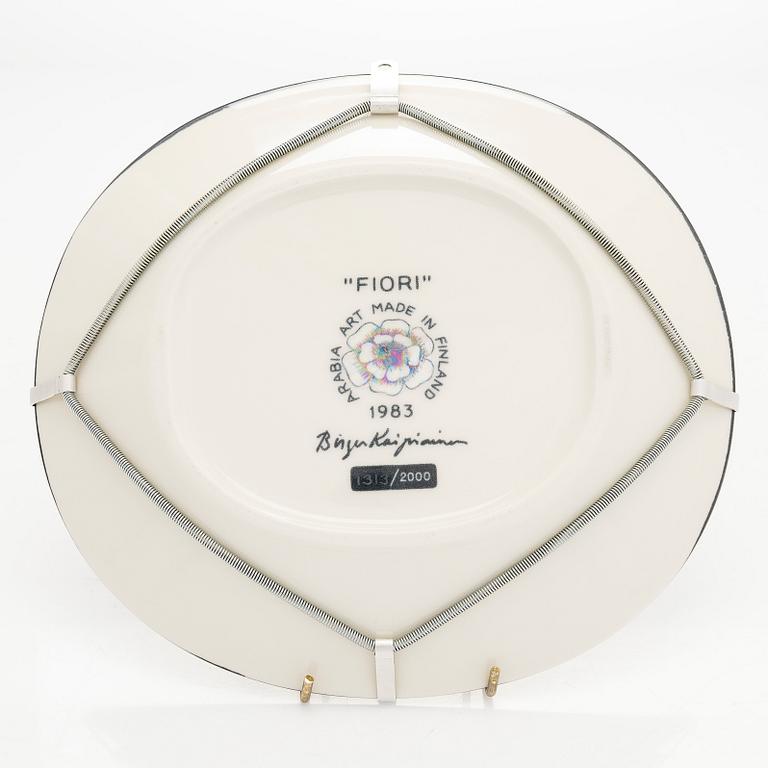 Birger Kaipiainen, vati "Fiori", keramiikkaa, leimattu Birger Kaipiainen, Arabia art made in Finland 1983, 1313/2000.