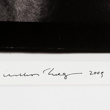 William Wegman, fotografi, 2009, signerad. Numrerad 456/1500 a tergo.