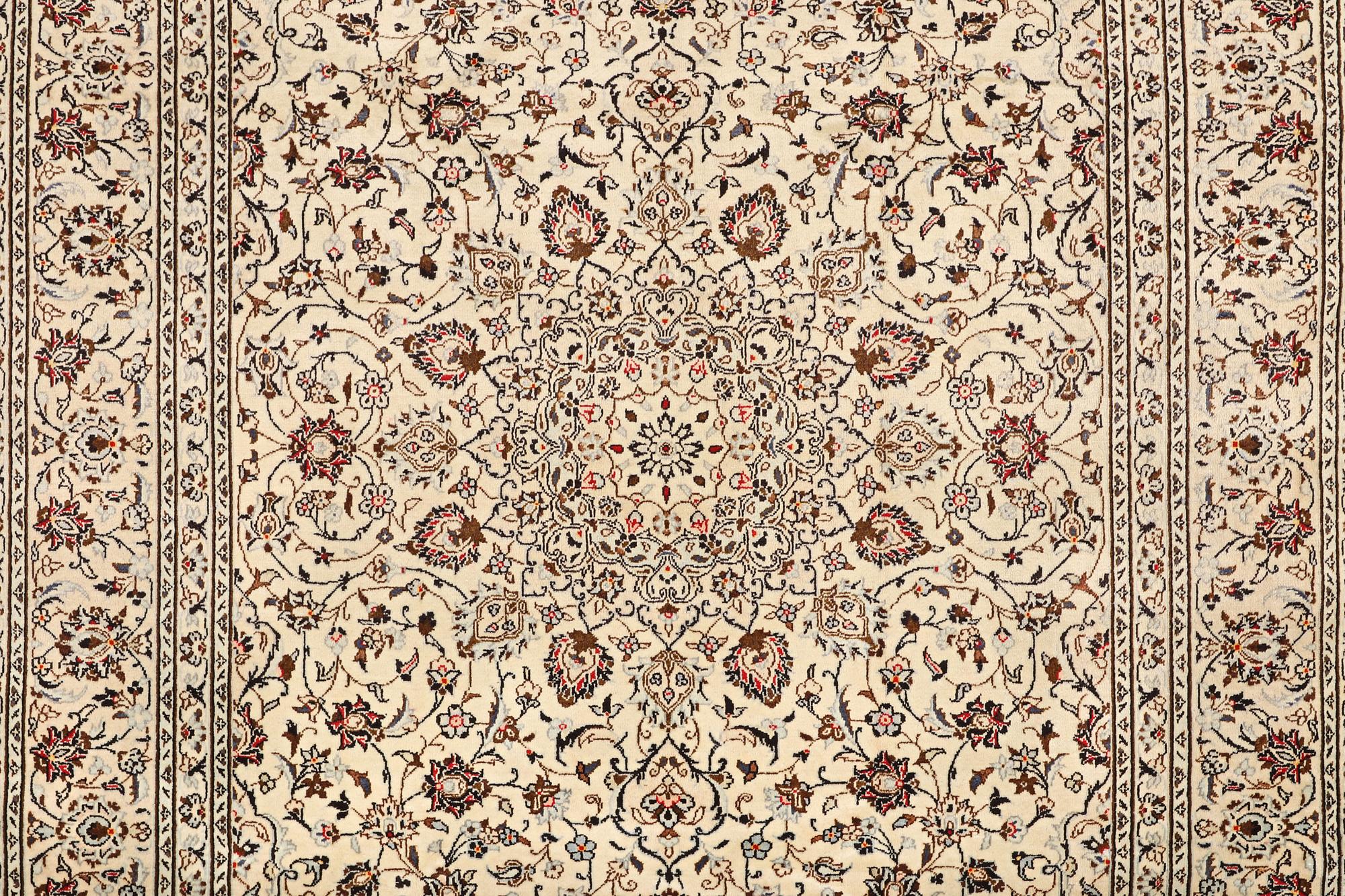A carpet, Kashan, ca 340 x 238 cm.