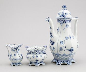 KAFFEKANNA, SOCKERSKÅL OCH GRÄDDKANNA, porslin, Royal Copenhagen.