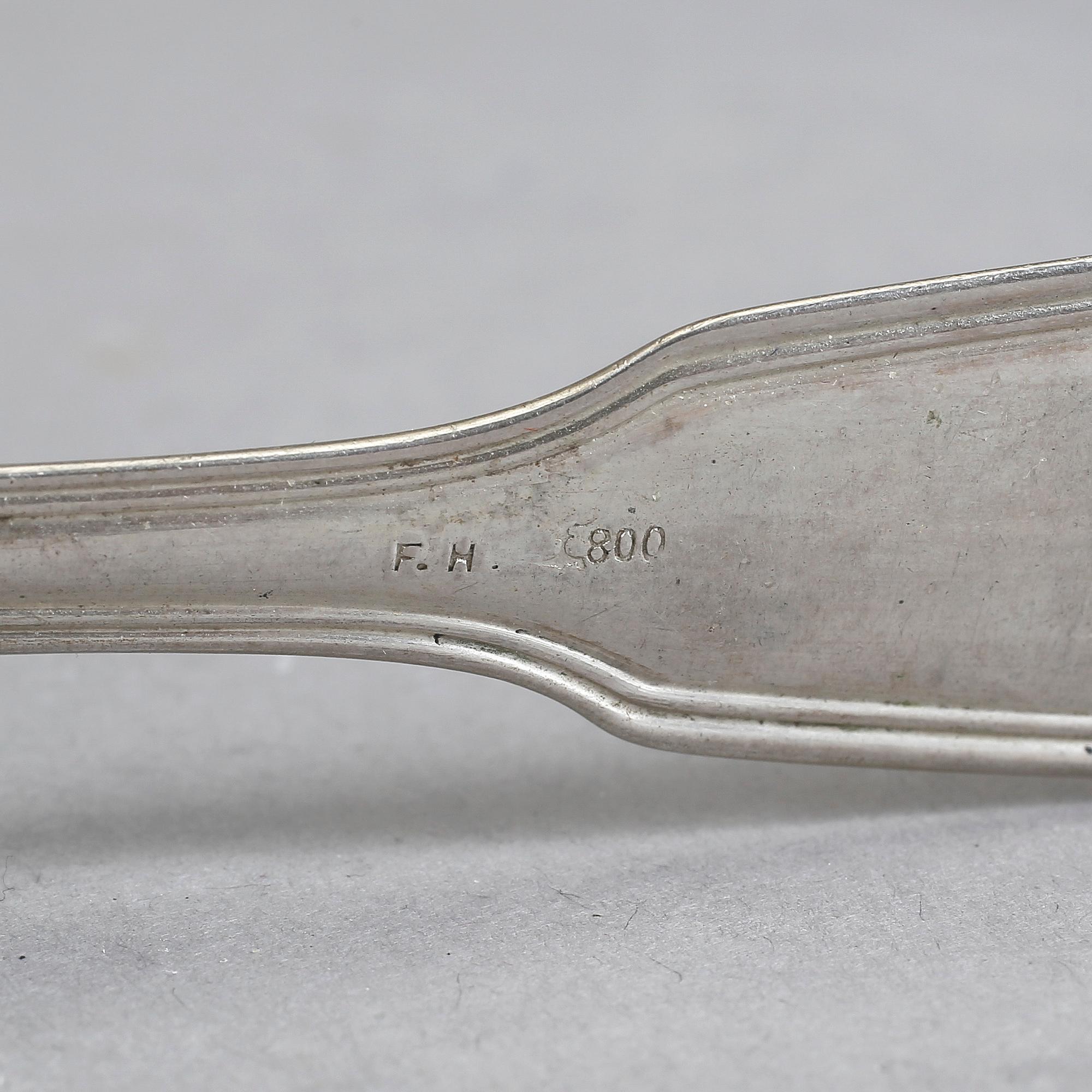 PARTI SILVER, 30 delar, Fransk modell, blandade stämplar. Vikt ca 1820 gram.