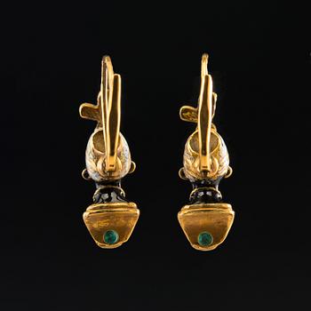 A PAIR OF EARRINGS, 56 gold, rose cut diamond, emerald, enamel. St. Petersburg early 1900 s. Lenth 25 mm, weight 8,6 g.