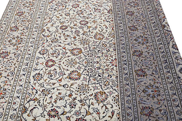 A Kashan carpet, c.355 x 243cm.