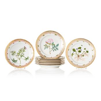 A set of eight Royal Copenhagen 'Flora Danica' dinner plates, Denamrk, 20th Century.