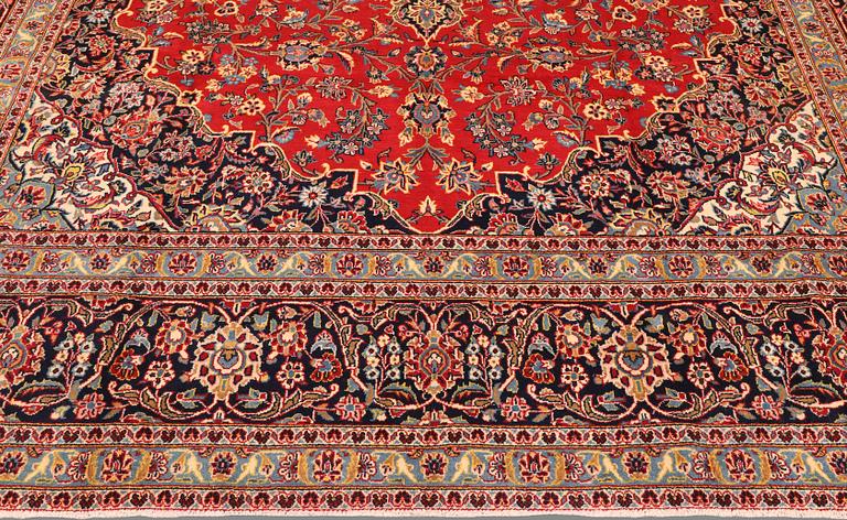 A Keshan carpet, c. 490 x 306 cm.