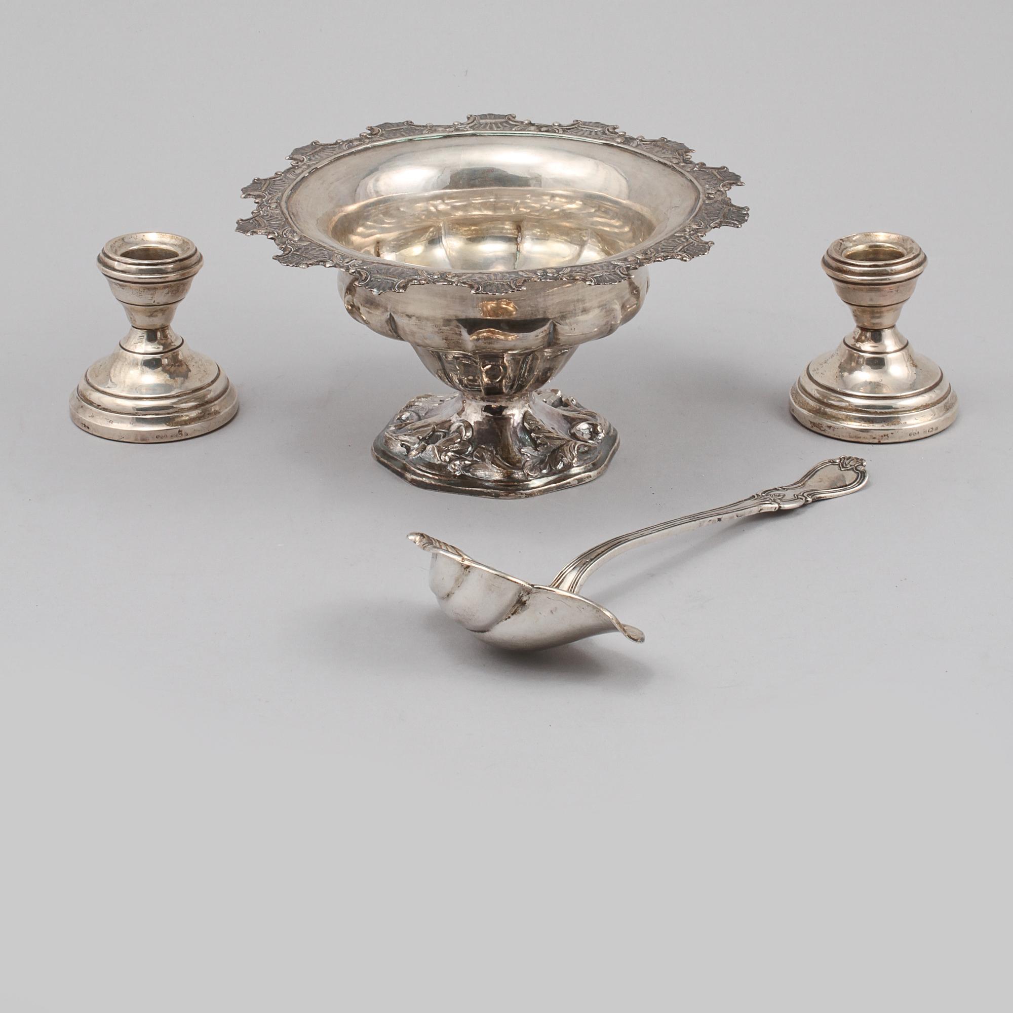 PARTI SILVER, 4 delar, England samt Sverige, 1800 respektive 1900-tal, (vikt exklusive ljusstakar) 250 gram.
