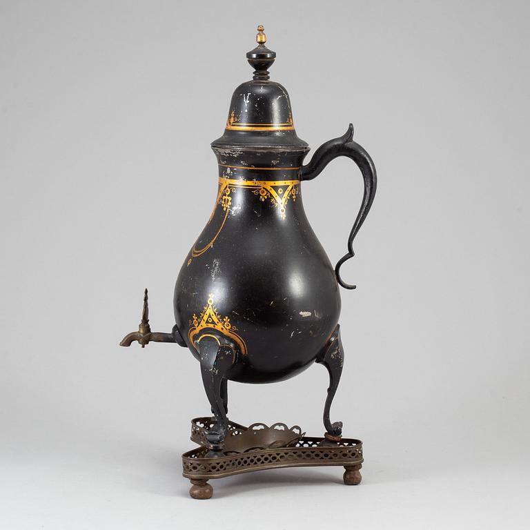 A painted pewter tea urn, 18th/19th century.