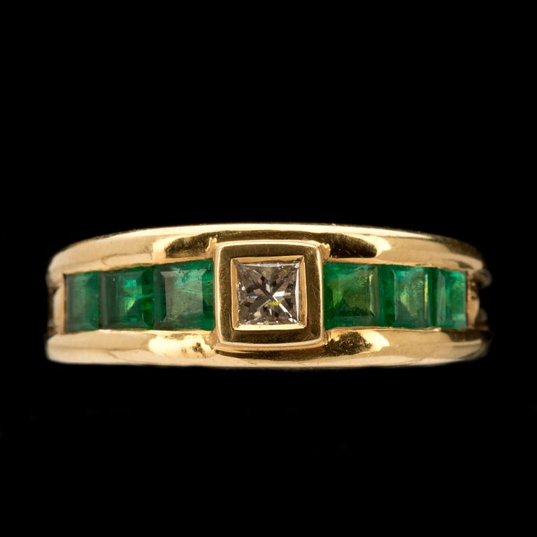 SMYCKESSET, 2 delar, 18k guld med smaragder samt prinsesslipad diamant. Totalvikt ca 13g.