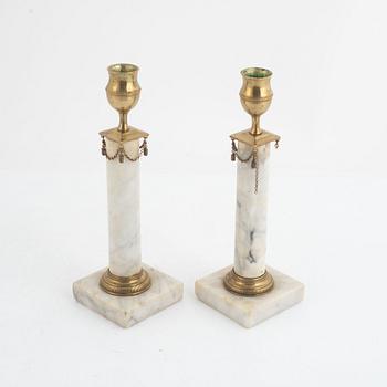 Ljusstakar, ett par, gustavianska, omkring år 1800.