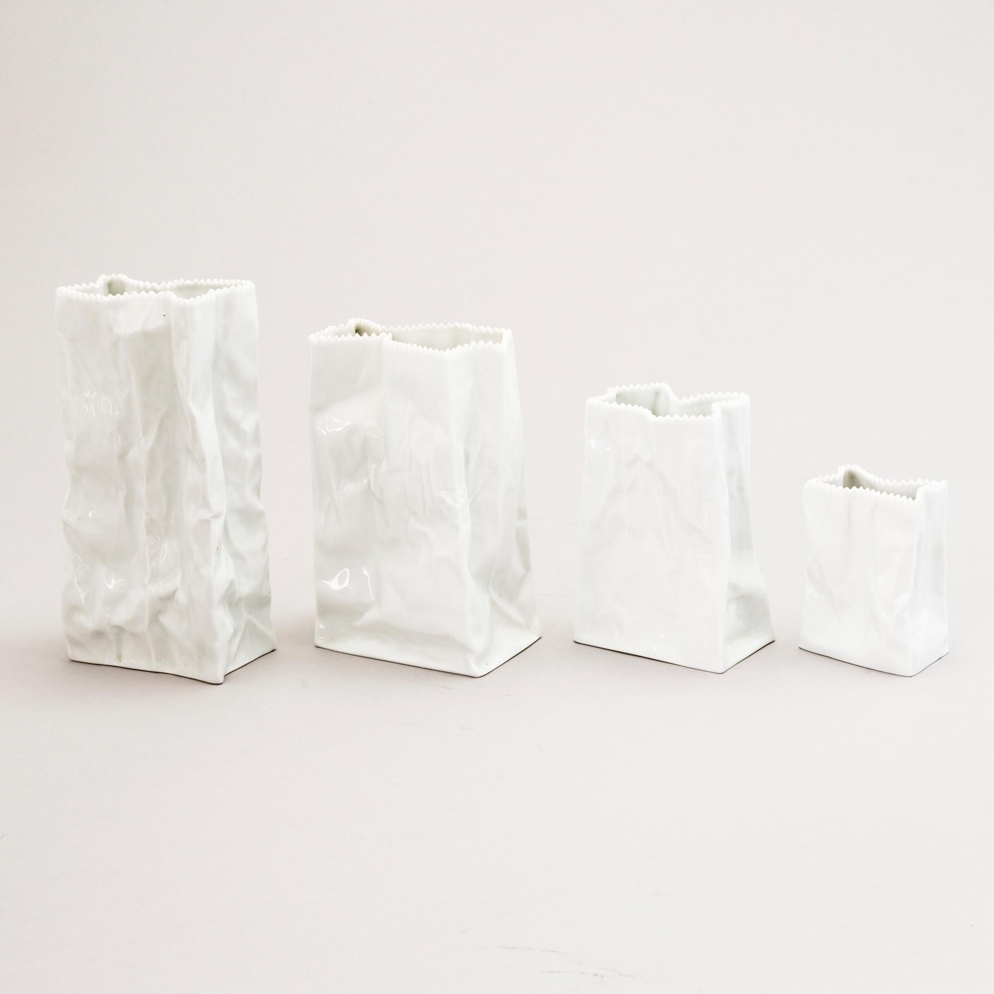 TAPIO WIRKKALA, NELJÄ MALJAKKOA, "Paperipussi", keramiikkaa, Rosenthal.