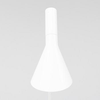Arne Jacobsen, golvlampa, "AJ", Louis Poulsen, Danmark.