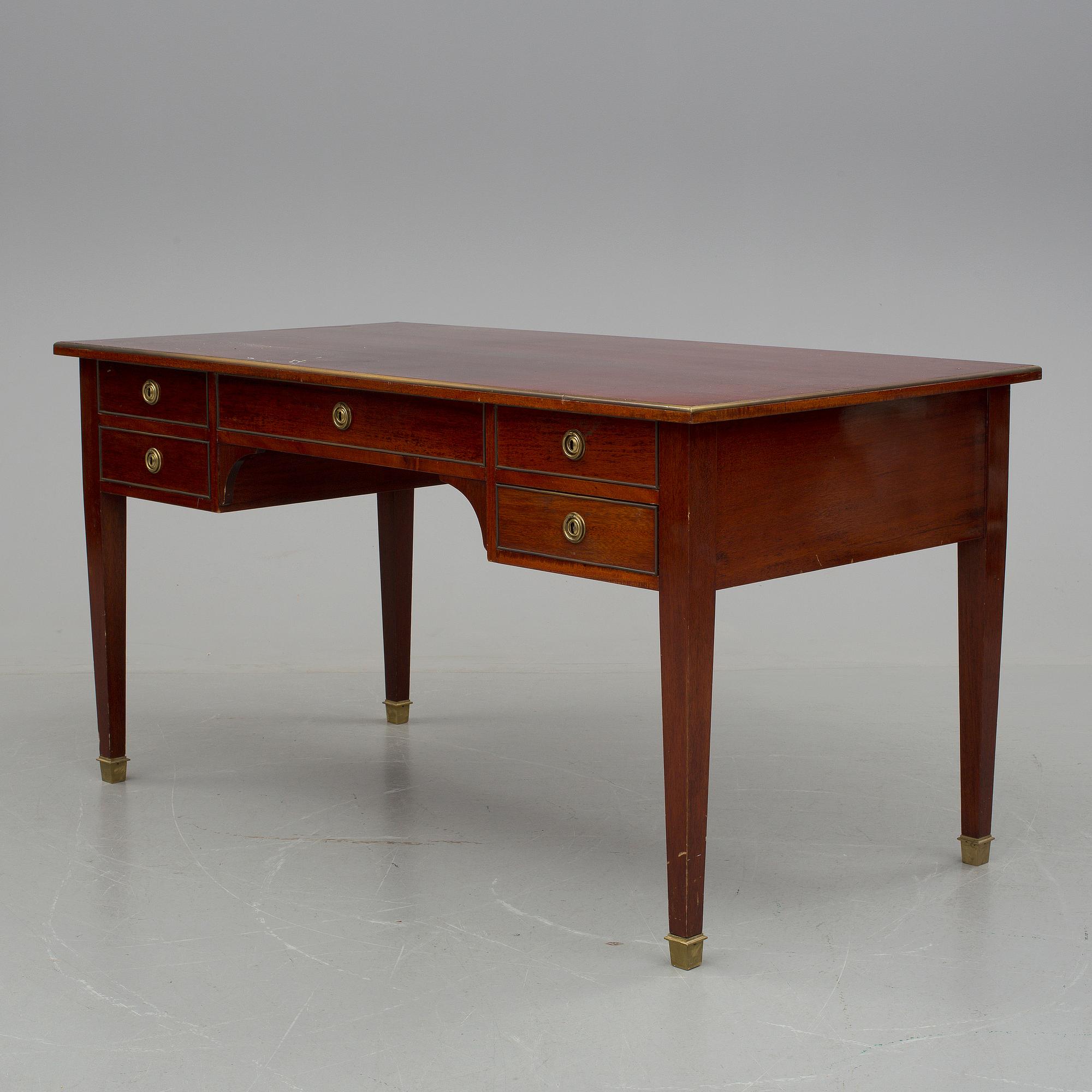 SKRIVBORD, sengustaviansk stil, 1900-talets andra hälft.