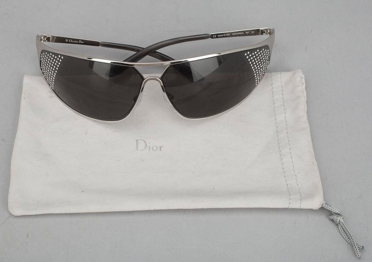 SOLGLASÖGON, Christian Dior.