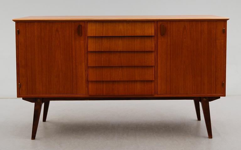 SIDEBOARD, 1900-talets mitt.