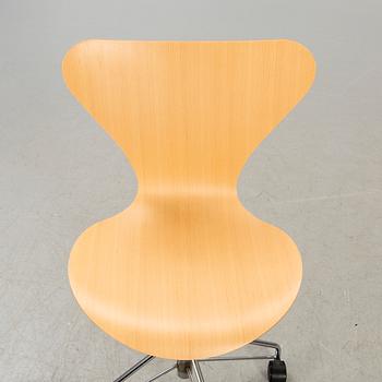 Arne Jacobsen, kontorsstol "Sjuan" för Fritz Hansen Danmark 2006.