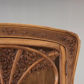 An Art Nouveau mahogany show case cabinet, for Myrstedt & Stern, Stockholm, Sweden ca 1900.