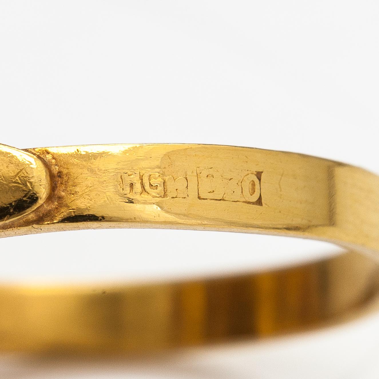 Ring, förgyllt silver och granater. Importstämplad Hugo Grün, Helsingfors.